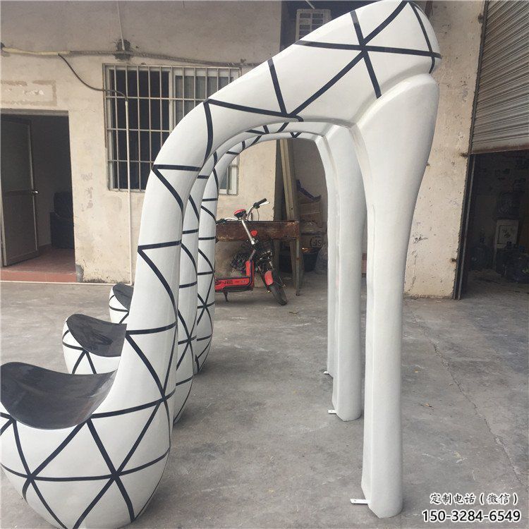 現代高跟鞋雕塑 大型別墅區(qū)擺件 博物館雕塑