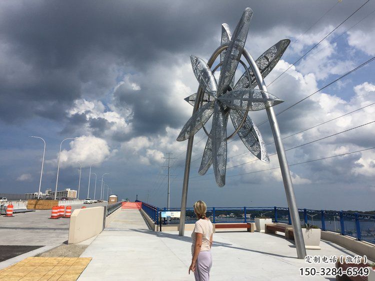 大型風車雕塑 歐式步行街旋轉雕塑 彩繪旋轉雕塑