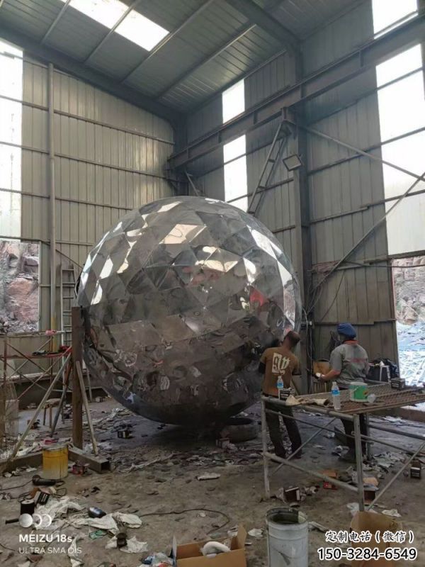 鏡面球雕塑廠家，公園小品，不銹鋼球雕塑訂做