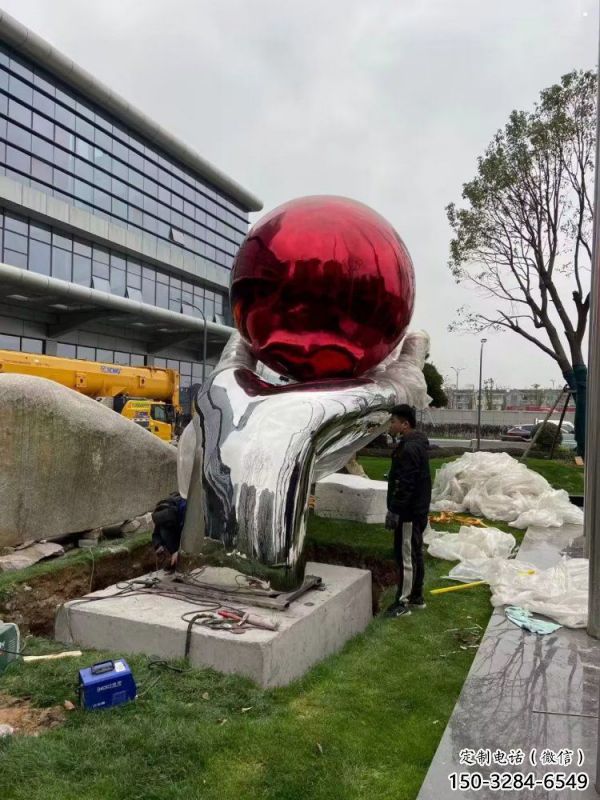 火球雕塑制作，鍛造工藝，廣場手托火球雕塑選用廠家