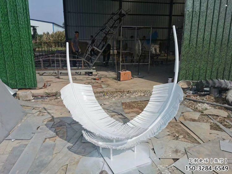 商業(yè)街羽毛雕塑