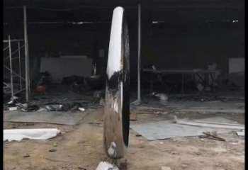 抽象月牙雕塑，小區(qū)雕塑，鏤空月牙雕塑制作精選