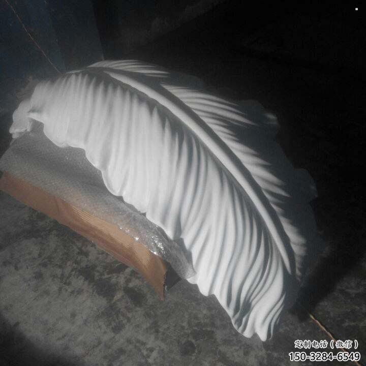 遵義羽毛雕塑供應，花園小品，酒店玻璃鋼羽毛雕塑展品