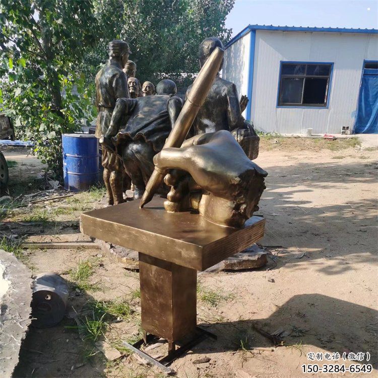 長壽手握鋼筆雕塑，街道標識，玻璃鋼手握鋼筆雕塑廠家