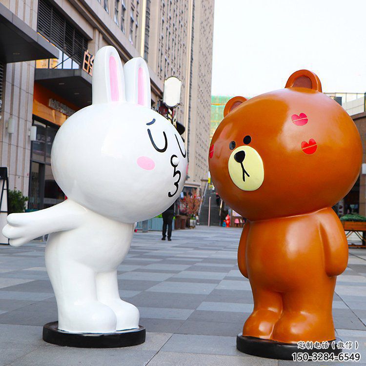 萬州步行街布朗熊雕塑，玻璃鋼動物雕塑，卡通方式